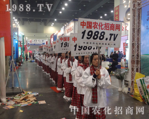 金正大在第九屆中原肥料會上展位前人流絡繹不絕